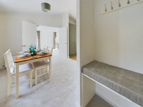 Entrance shoe bench & coat hooks