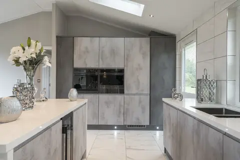 Kitchen high‑level appliances