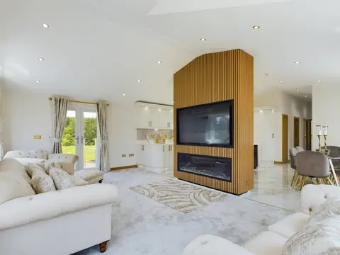 Lounge (central fire)