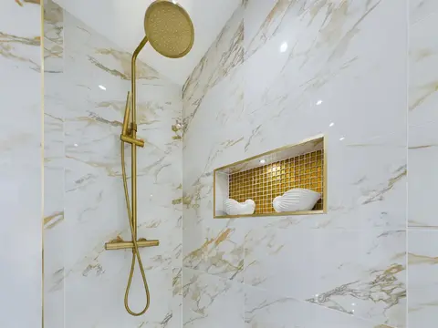 Ensuite shower