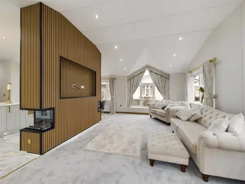 Lounge (dual end fires)