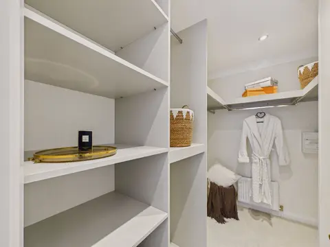 Walk-in Wardrobe